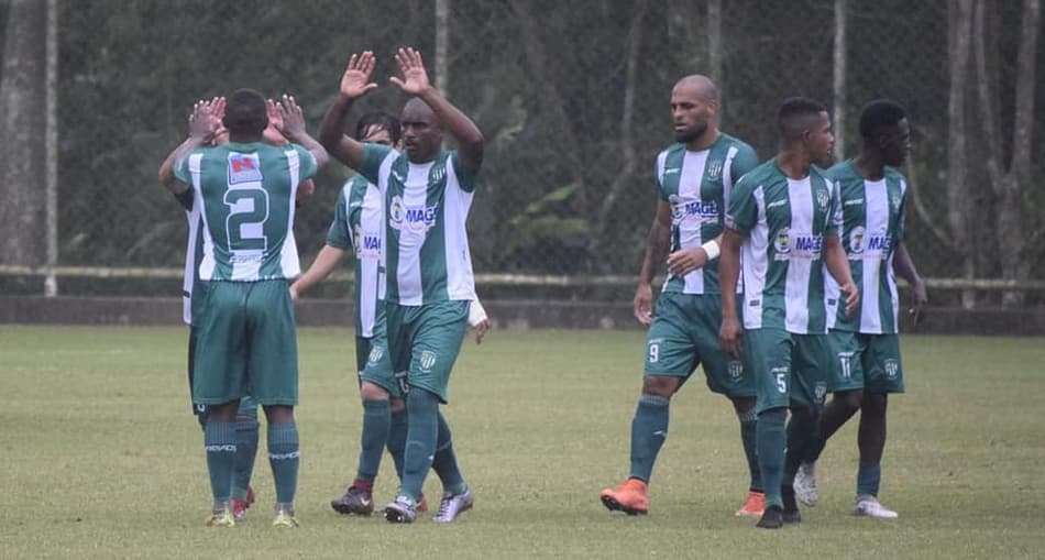 Com gol de Eto'o, equipe se classifica para as quartas da Série C do Carioca