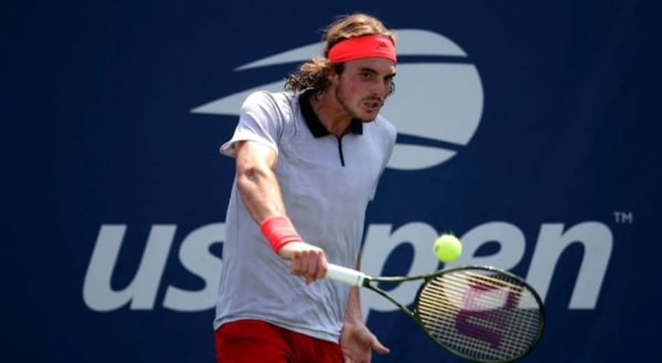 Tsitsipas erra muito e cai diante de Medvedev em Nova York