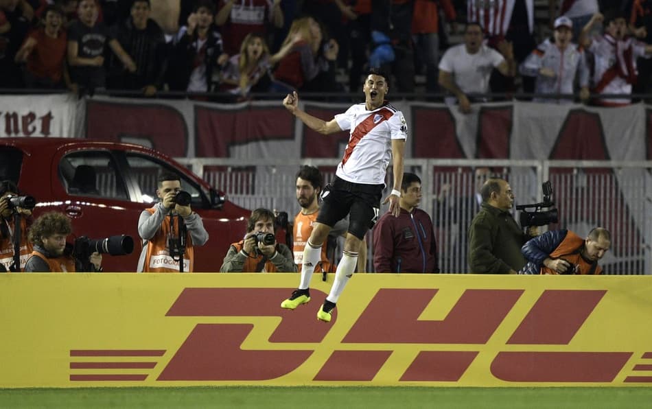 River Plate goleia Racing e passa de fase na Libertadores