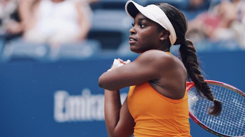 Stephens supera Osaka na estreia do WTA Finals