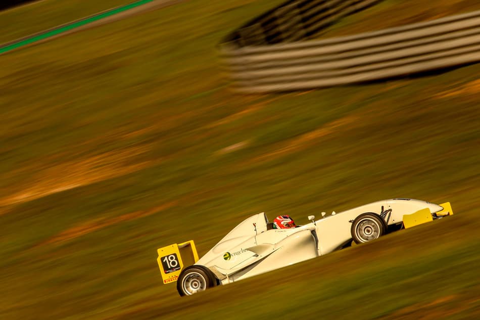 Fórmula Academy: Pedro Lopes conquista a pole em Interlagos