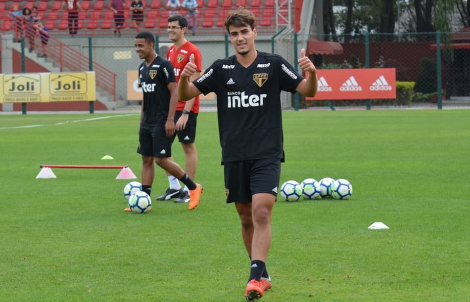 Igor Gomes pinta como surpresa do São Paulo na lista de Diego Aguirre
