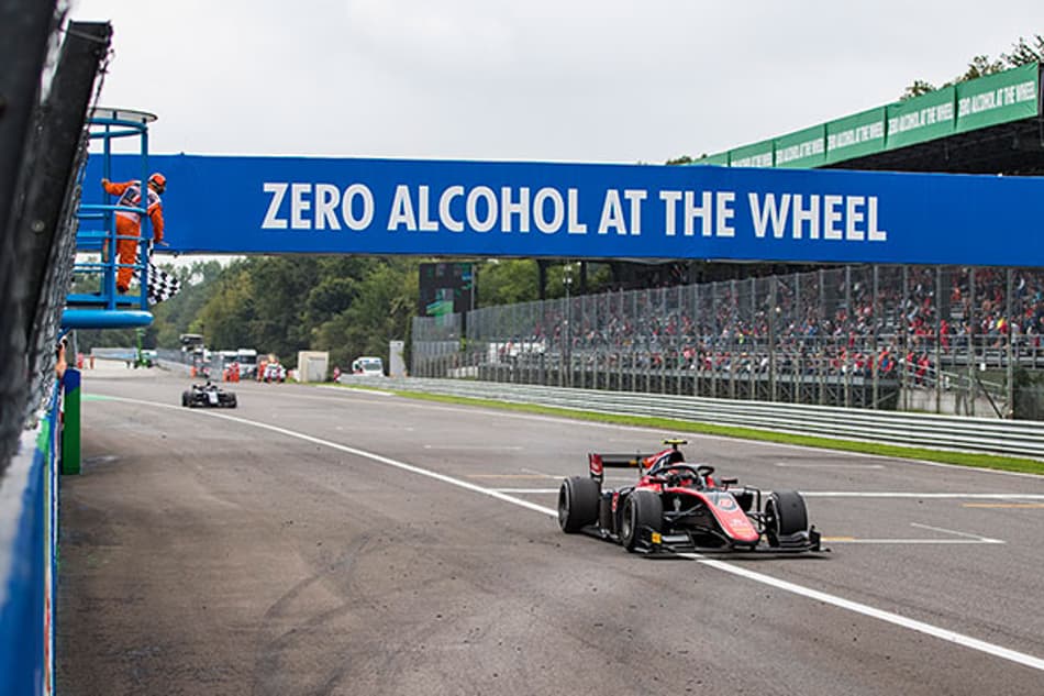 George Russell vence em Monza e amplia liderança na F2