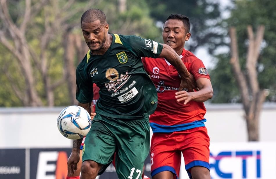 Em goleada histórica, brasileiro marca quatro vezes no futebol asiático