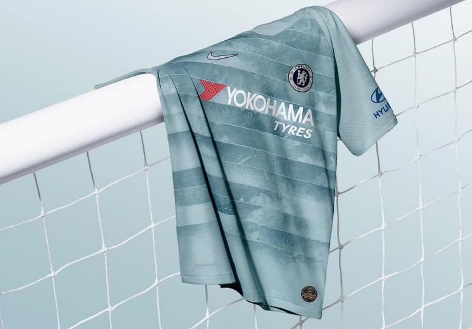 Chelsea lança uniforme 3 para temporada; cor predominante reaparece após 12 anos