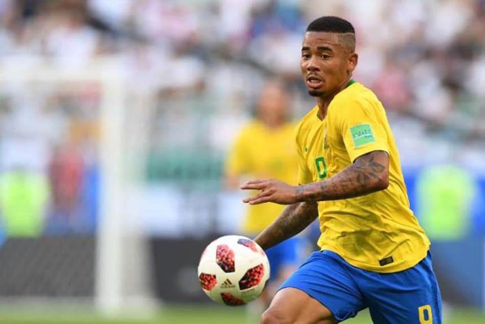 Em live com Ronaldo, Gabriel Jesus diz que aprendeu com 'seca de gols' na Copa: 'Machucou muito'