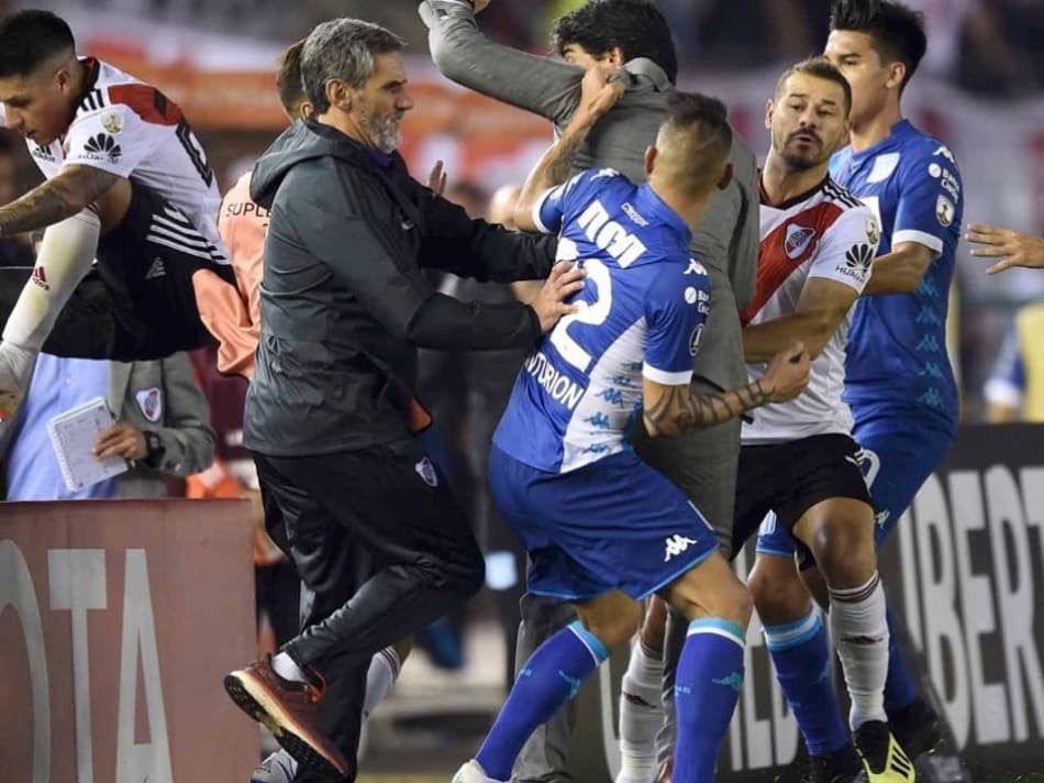 Jogador do River Plate explica confusão com Centurión na Libertadores