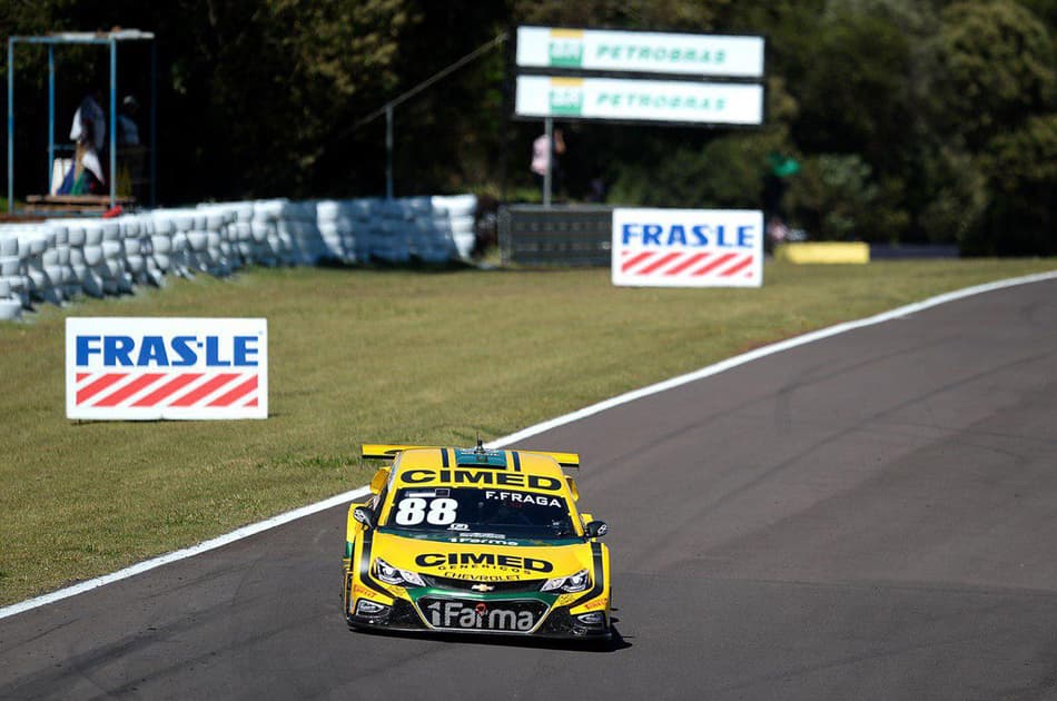 Fraga supera "temporal" de Di Grassi e faz a pole da Stock Car em Cascavel