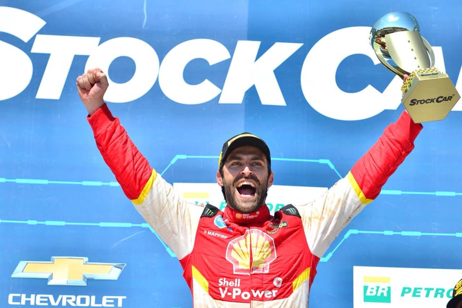 Na base da sorte, Átila Abreu vence a corrida 2 da Stock Car em Cascavel