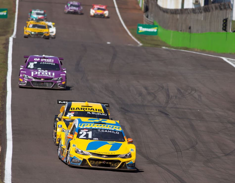 STOCK CAR: Vitória escapa de Thiago Camilo duas vezes na mesma corrida