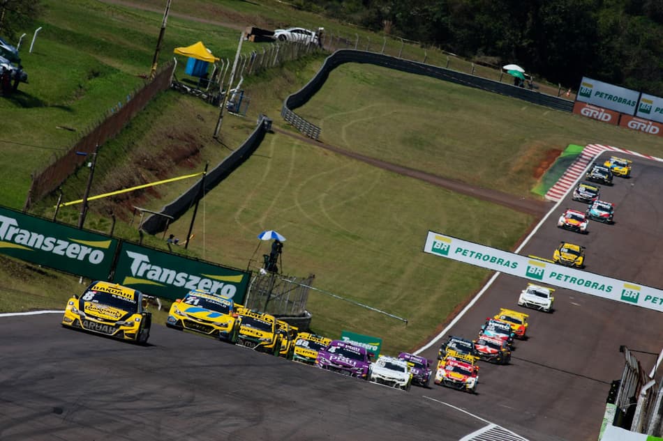 Rafael Suzuki larga na pole e conquista pódio na corrida 2 em Cascavel