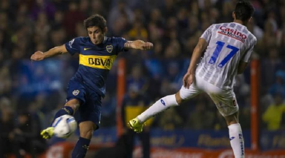 Cria da base do Boca Juniors se envolve em grave acidente de carro