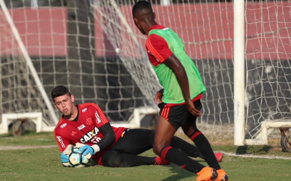 Flamengo visita o Coritiba por uma vaga na semi do Brasileirão Sub-20