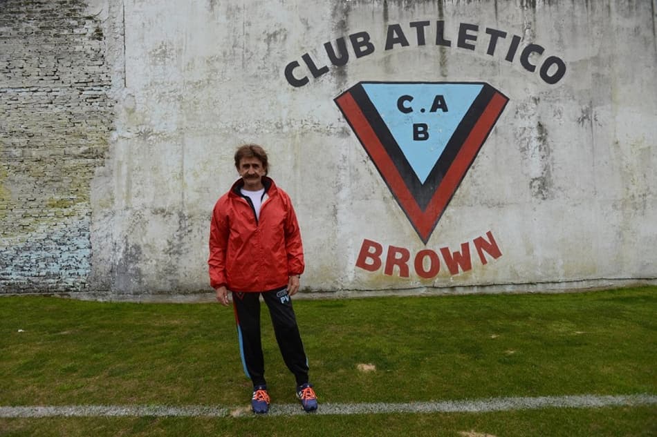 Time que derrubou o Independiente na Copa Argentina tem “Ferguson del Conurbano”