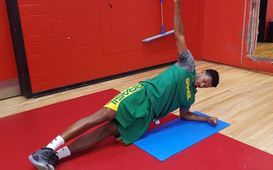 De volta à seleção, Leandrinho lamenta desfalques, aposta na molecada e mira os Jogos de Tóquio: "A seleção sempre foi minha prioridade"