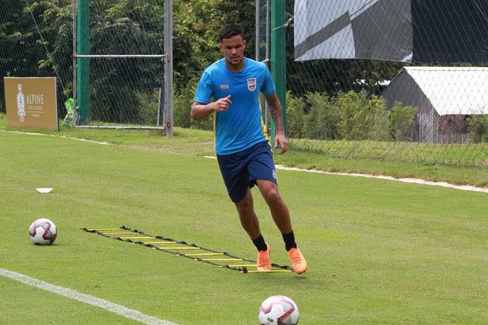 Rafael Bastos volta ao exterior e fecha com o Mumbai City