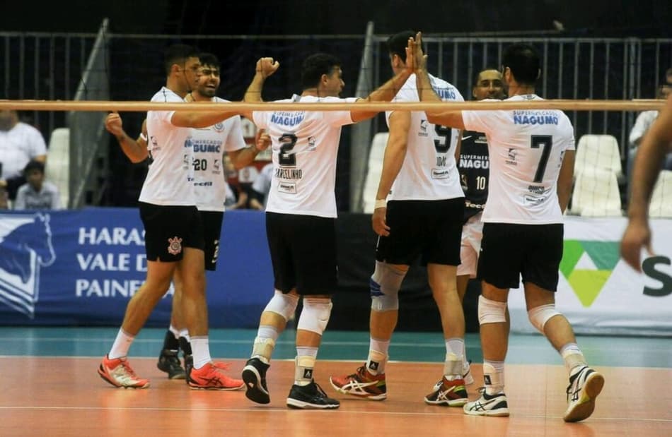 Sem dificuldades, Corinthians vence Atibaia no Paulista de vôlei