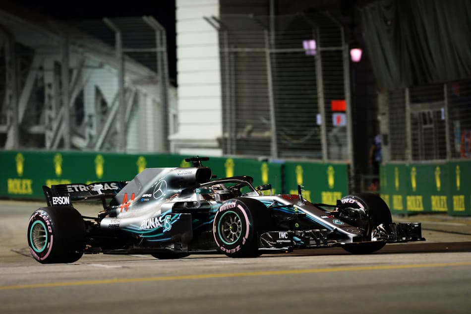 Hamilton faz volta “mágica” e garante a pole para o GP de Singapura