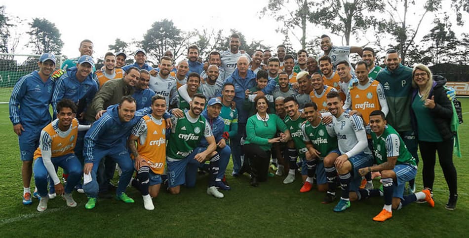Nickollas visita a Academia de Futebol