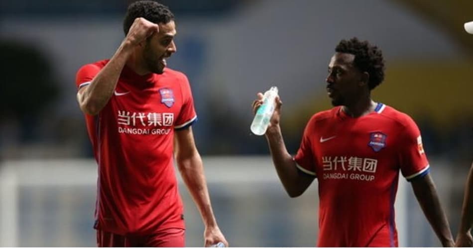 Fernandinho volta aos gramados e ajuda Chongqing a encerrar jejum