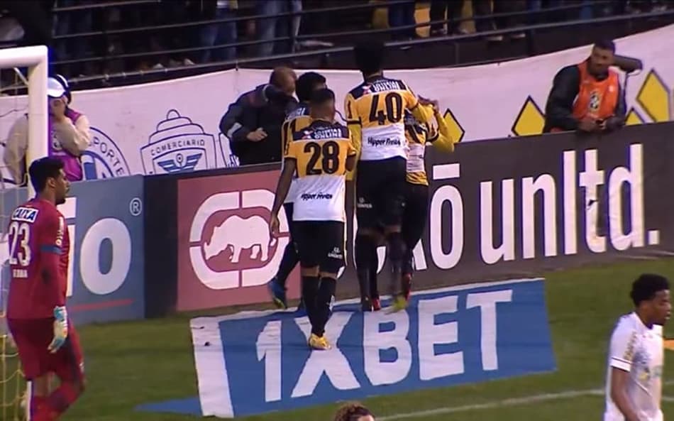 Avaí pressiona, mas Criciúma é cirúrgico e sobe na tabela da Série B