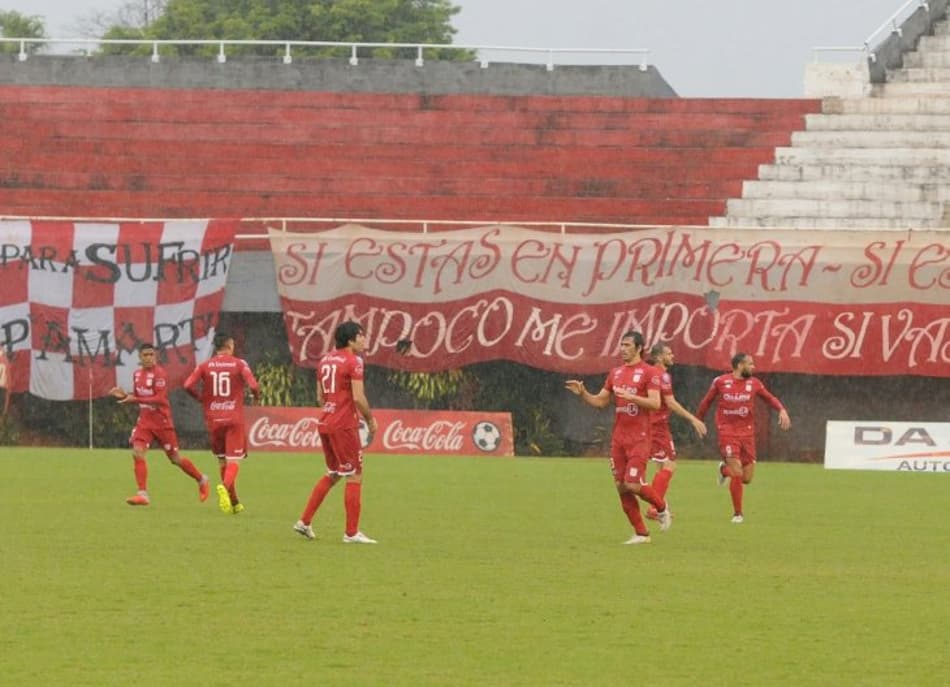 Partida na primeira divisão do Paraguai registra oito pagantes
