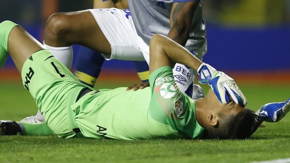 Após choque com Dedé, Boca Juniors confirma que goleiro será operado