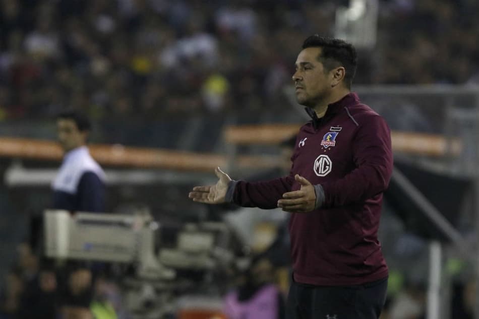 Após revés, técnico do Colo-Colo dispara: ‘Eu acredito na classificação’