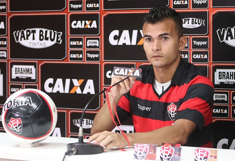 Lucas Fernandes quer Vitória "tranquilo" no Brasileirão