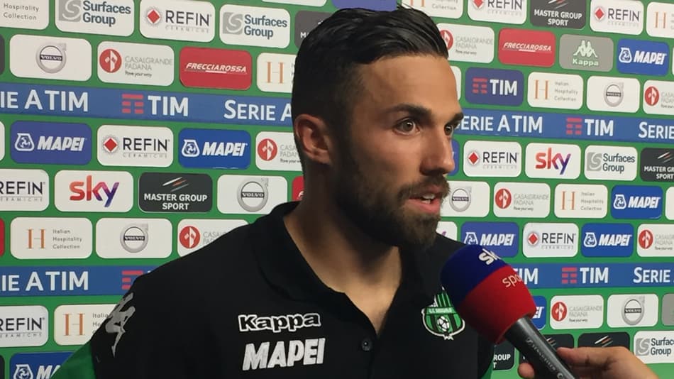 Após boa atuação, Di Francesco fala sobre Douglas Costa: 'Não fui racista'