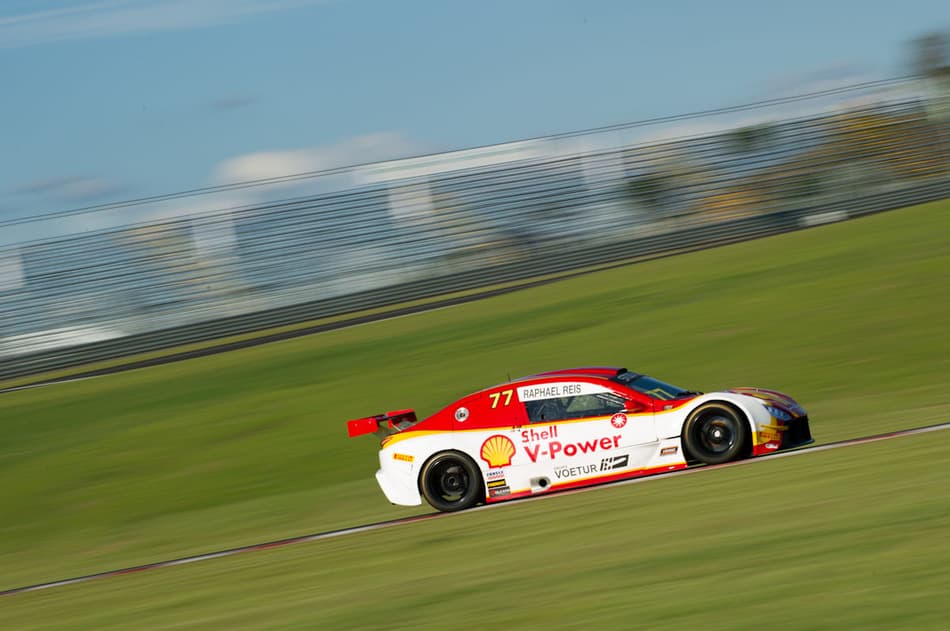 Raphael Reis baixa marca e fecha treinos da Stock Light na frente