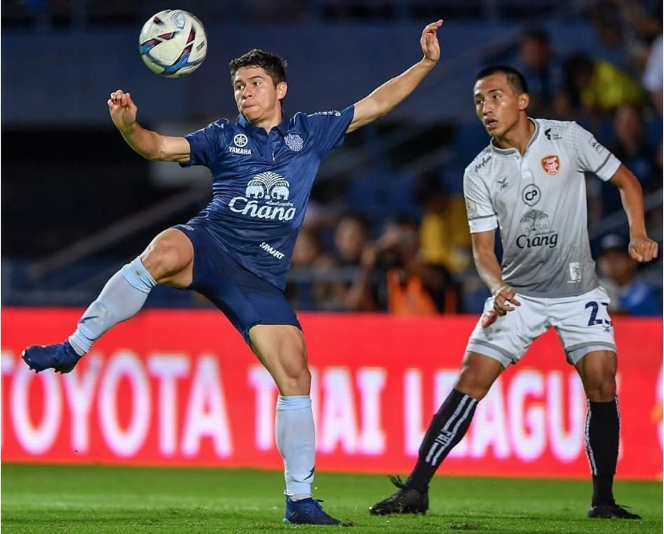 Ídolo na Tailândia, Osvaldo recusa volta ao Brasil: 'Quero fazer história'