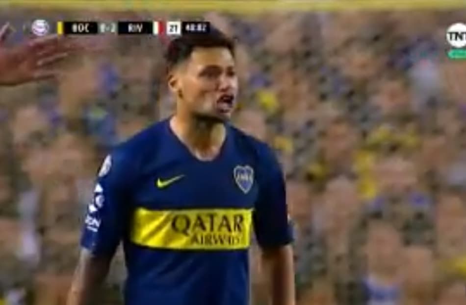 Após discussão em campo, jogadores do Boca quase chegam às vias de fato; Confira