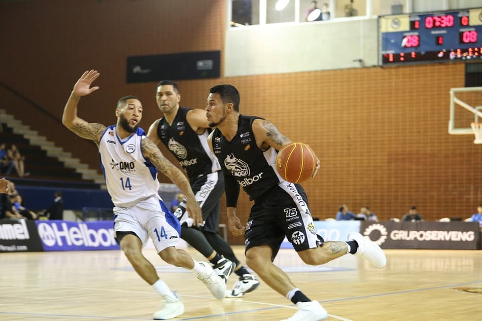Pinheiros vence Mogi e passa para as semifinais do Paulista de basquete