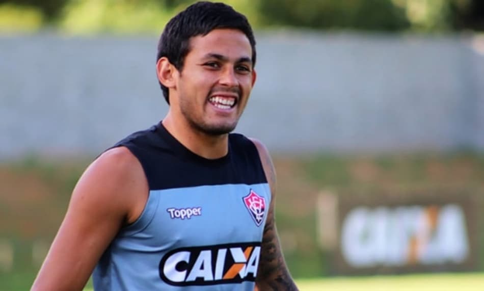 Volante Marcelo Meli pode trocar o Vitória pelo futebol argentino
