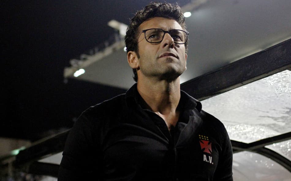 Valentim elogia Santos e vê o Vasco em crescente: 'Hoje jogamos futebol'