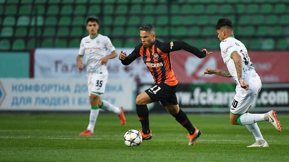 Brasileiros marcam, e Shakhtar goleia o Karpaty Lviv fora de casa