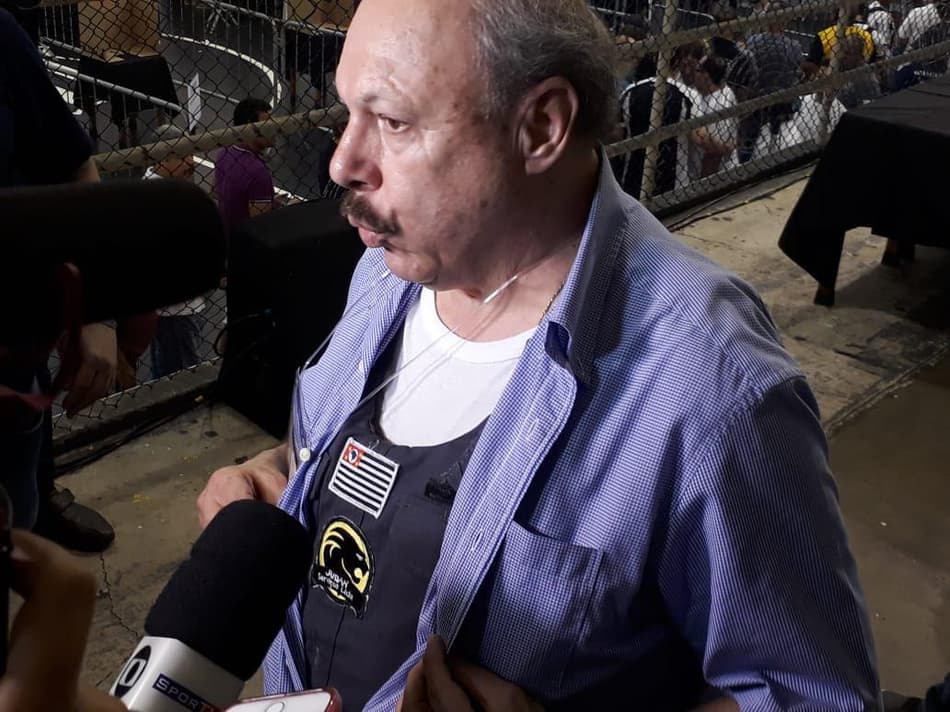 Peres usa colete à prova de balas no Santos e cita ameaças de morte