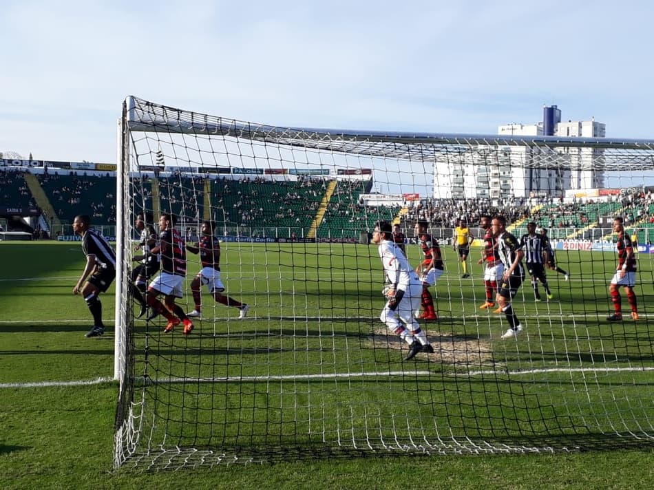 Figueirense e Atlético-GO empatam e perdem chance de chegar ao G4