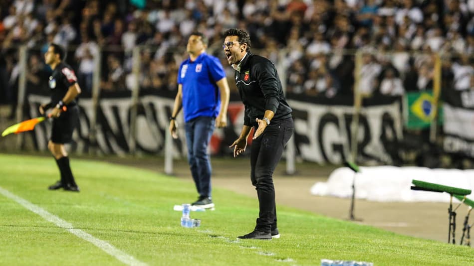 Valentim não assume futebol ruim e risco de queda ganha chances reais