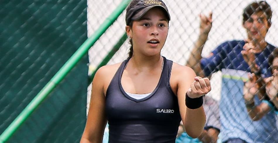 Filha de craque do futebol Alex salva 3 match-points e vence a 1ª na carreira no circuito mundial no Bahia Juniors Cup