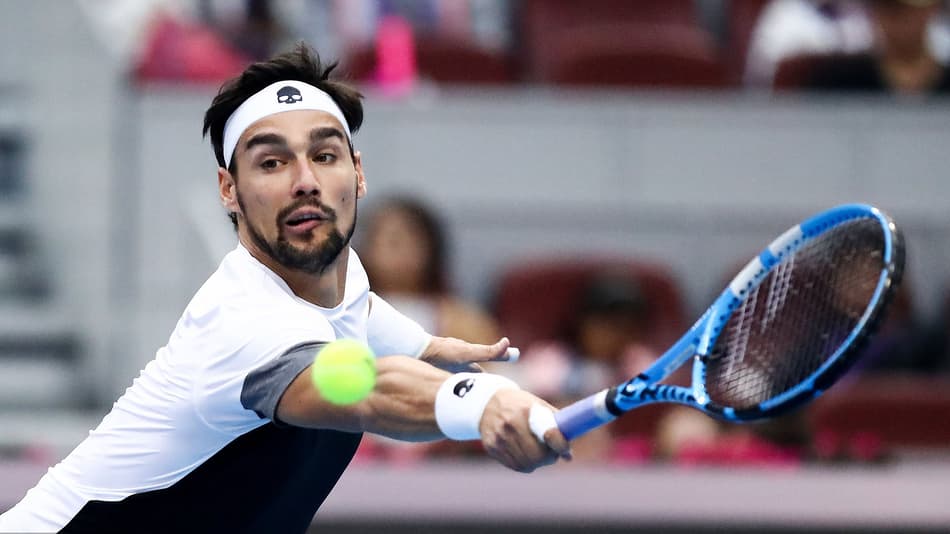Fabio Fognini defende-se com backhand em Pequim