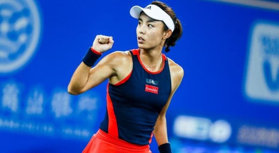 Wang bate Sabalenka em jogo duríssimo e encara Wozniacki na semi em Pequim