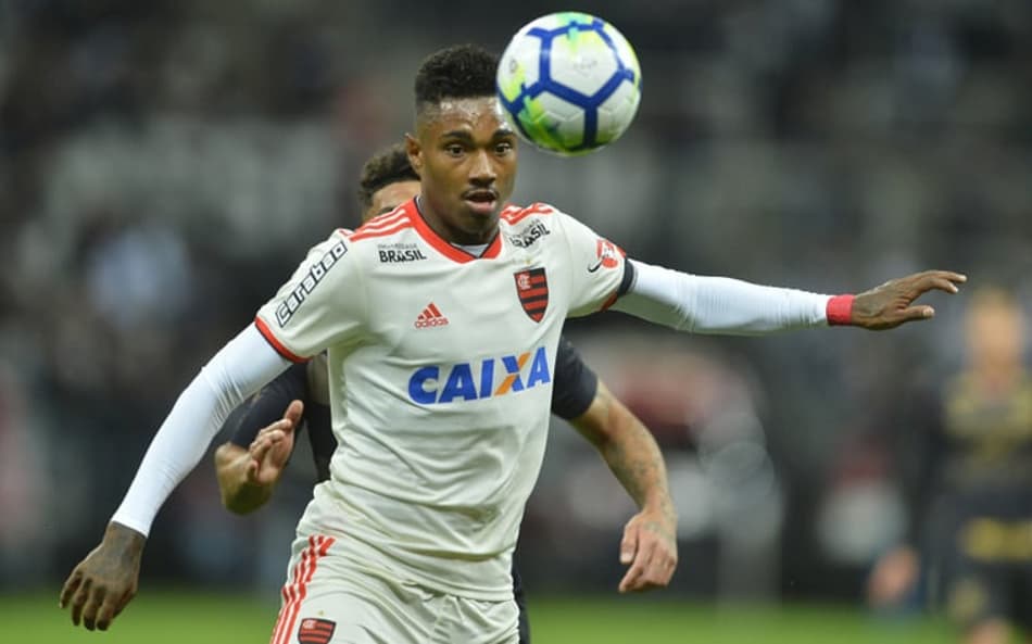 Vitinho é um dos atacantes com a maior média de desarmes do Brasileirão