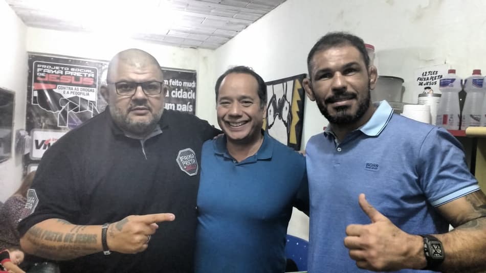 Faixa Preta de Jesus recebe ícones do esporte em homenagem