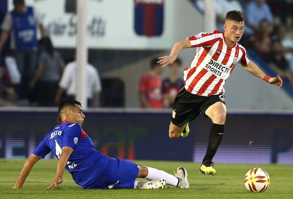 Gol contra derruba Estudiantes e dá vitória ao Tigre
