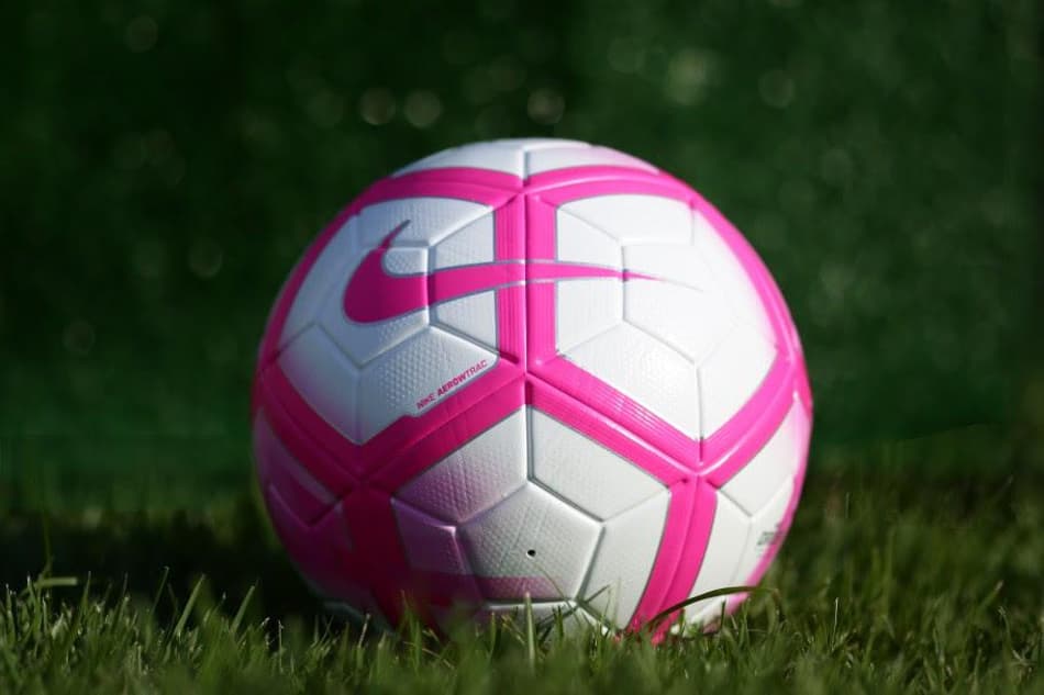 Campeonato Brasileiro recebe bola especial para promover o Outubro Rosa