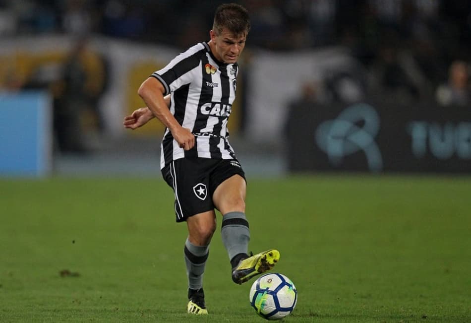 Na conta de Zé Ricardo, João Pedro ressurge e tenta mudar imagem