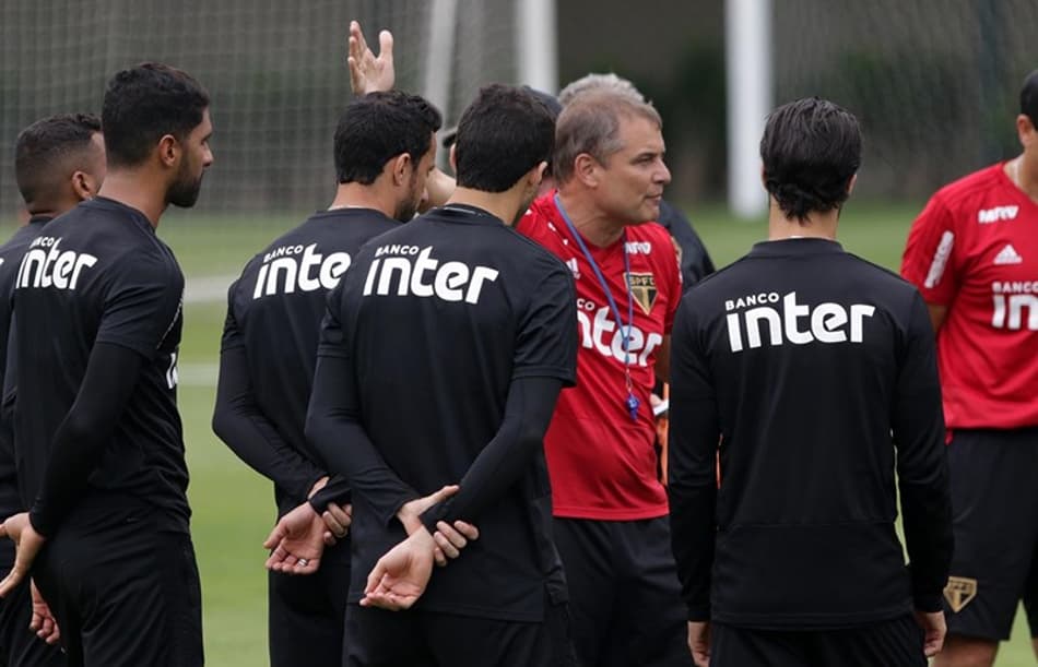 São Paulo treina para encarar o Inter sem Arboleda, Everton e garotos
