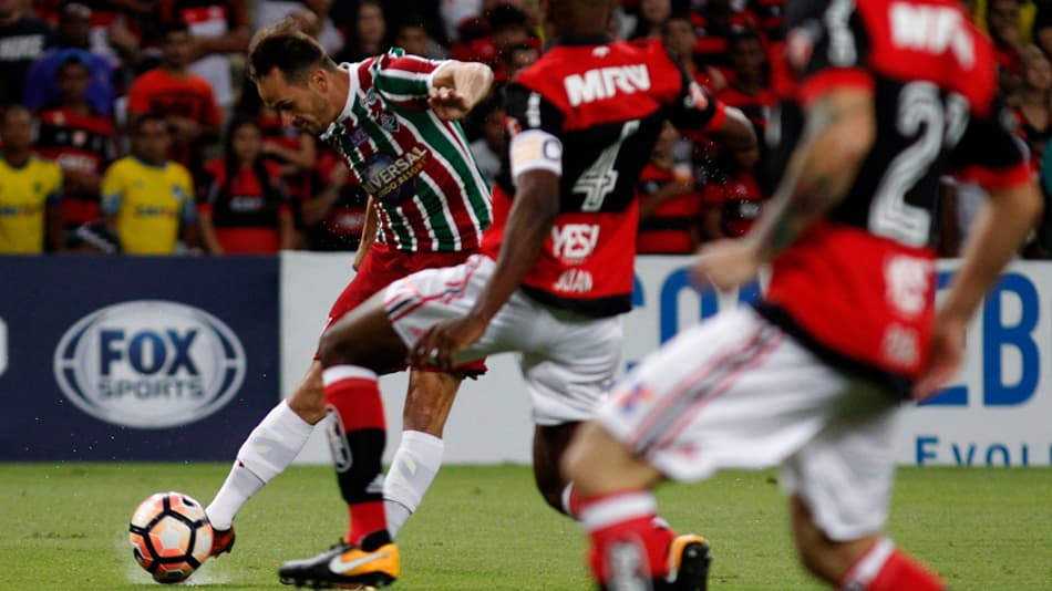 O Fla x Flu volta ao berço. Pela primeira vez nesta temporada, o clássico será realizado no Maracanã. Depois de três partidas longe do histórico palco, os times se encontram pelo Campeonato Brasileiro, neste sábado, às 17h, em duelo que visa a parte de cima da tabela. O LANCE! relembra os 10 últimos clássicos disputados no estádio. Confira! 